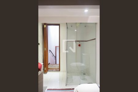 Casa à venda com 240m², 5 quartos e 3 vagas Casa à venda com 240m², 5 quartos e 3 vagasBanheiro 2