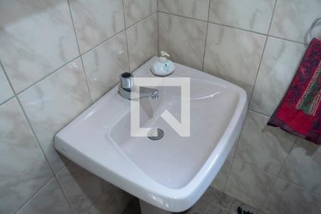 Casa à venda com 240m², 5 quartos e 3 vagas Casa à venda com 240m², 5 quartos e 3 vagasBanheiro salão