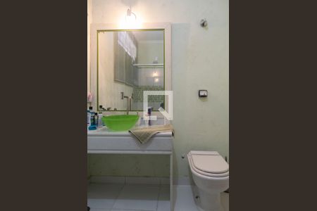 Casa à venda com 240m², 5 quartos e 3 vagas Casa à venda com 240m², 5 quartos e 3 vagasBanheiro quarto 1