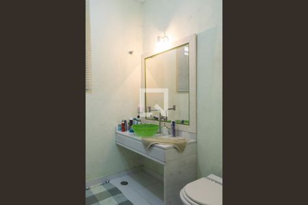 Casa à venda com 240m², 5 quartos e 3 vagas Casa à venda com 240m², 5 quartos e 3 vagasBanheiro quarto 1