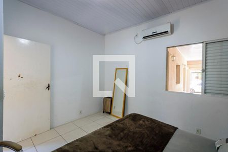 Casa à venda com 468m², 3 quartos e 2 vagas Casa à venda com 468m², 3 quartos e 2 vagasQuarto 2