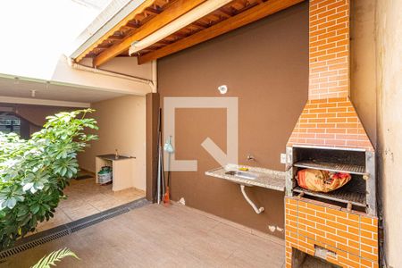 Casa de condomínio à venda com 170m², 3 quartos e 3 vagas Casa de condomínio à venda com 170m², 3 quartos e 3 vagasQuintal - Churrasqueira