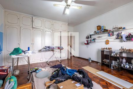 Casa à venda com 316m², 6 quartos e 2 vagas Casa à venda com 316m², 6 quartos e 2 vagasQuarto 4