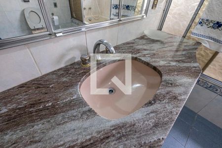 Casa à venda com 316m², 6 quartos e 2 vagas Casa à venda com 316m², 6 quartos e 2 vagasSuíte 1 - Banheiro