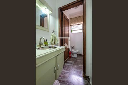 Casa à venda com 316m², 6 quartos e 2 vagas Casa à venda com 316m², 6 quartos e 2 vagasLavabo