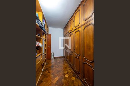 Casa à venda com 316m², 6 quartos e 2 vagas Casa à venda com 316m², 6 quartos e 2 vagasSuíte 1 - Closet