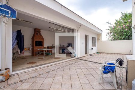 Casa à venda com 316m², 6 quartos e 2 vagas Casa à venda com 316m², 6 quartos e 2 vagasQuintal