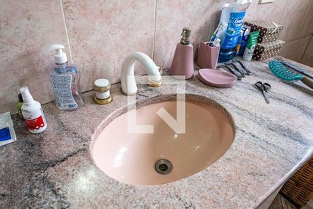 Casa à venda com 316m², 6 quartos e 2 vagas Casa à venda com 316m², 6 quartos e 2 vagasBanheiro 2