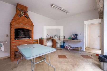 Casa à venda com 316m², 6 quartos e 2 vagas Casa à venda com 316m², 6 quartos e 2 vagasQuintal - Churrasqueira