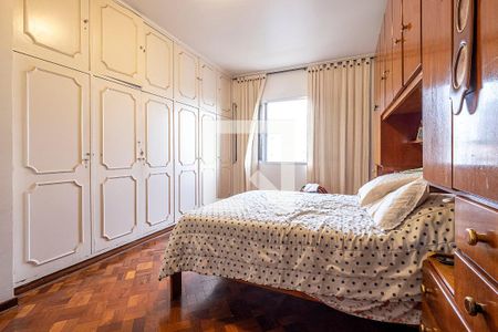 Casa à venda com 316m², 6 quartos e 2 vagas Casa à venda com 316m², 6 quartos e 2 vagasQuarto 3