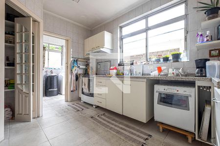 Casa à venda com 316m², 6 quartos e 2 vagas Casa à venda com 316m², 6 quartos e 2 vagasCozinha