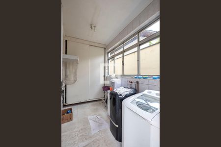 Casa à venda com 316m², 6 quartos e 2 vagas Casa à venda com 316m², 6 quartos e 2 vagasCozinha - Lavanderia