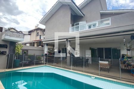 Casa de condomínio à venda com 361m², 5 quartos e 4 vagasPiscina