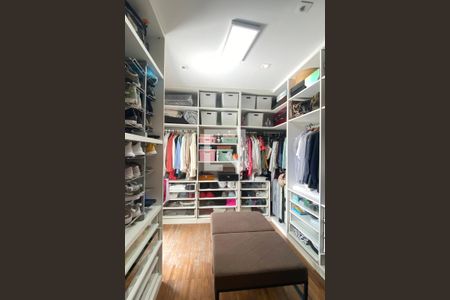 Casa de condomínio à venda com 361m², 5 quartos e 4 vagasCloset da suíte 1
