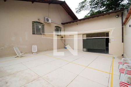 Casa à venda com 257m², 5 quartos e 4 vagas Casa à venda com 257m², 5 quartos e 4 vagasArea Externa
