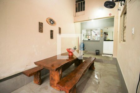 Casa à venda com 257m², 5 quartos e 4 vagas Casa à venda com 257m², 5 quartos e 4 vagasArea Externa