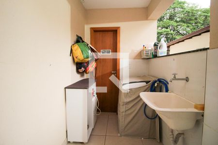 Casa à venda com 257m², 5 quartos e 4 vagas Casa à venda com 257m², 5 quartos e 4 vagasArea de Serviço