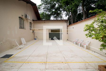 Casa à venda com 257m², 5 quartos e 4 vagas Casa à venda com 257m², 5 quartos e 4 vagasArea Externa