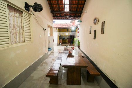 Casa à venda com 257m², 5 quartos e 4 vagas Casa à venda com 257m², 5 quartos e 4 vagasArea Externa