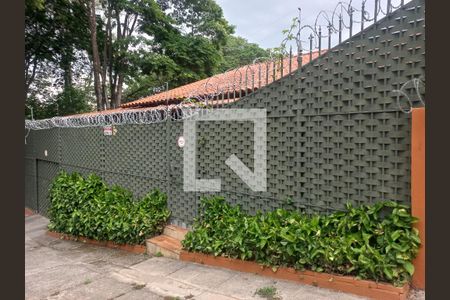 Casa à venda com 257m², 5 quartos e 4 vagas Casa à venda com 257m², 5 quartos e 4 vagasFachada
