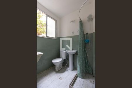 Banheiro de kitnet/studio para alugar com 1 quarto, 24m² em Santa Teresa, Rio de Janeiro