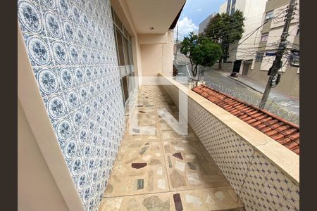 Casa à venda com 280m², 4 quartos e 2 vagasVaranda