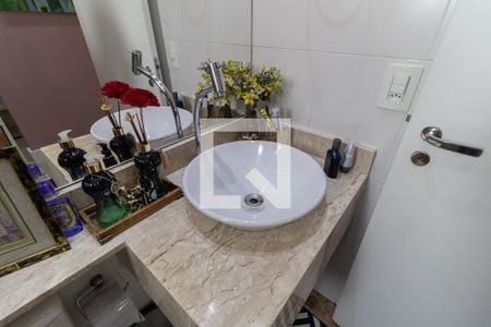 Apartamento à venda com 67m², 2 quartos e 1 vaga Apartamento à venda com 67m², 2 quartos e 1 vagaBanheiro Social