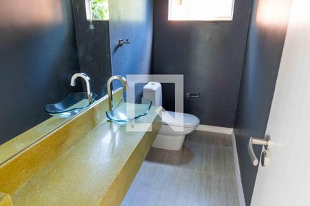Casa de condomínio à venda com 436m², 5 quartos e 2 vagas Casa de condomínio à venda com 436m², 5 quartos e 2 vagasLavabo 2