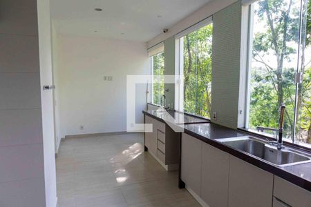 Casa de condomínio à venda com 436m², 5 quartos e 2 vagas Casa de condomínio à venda com 436m², 5 quartos e 2 vagasCozinha