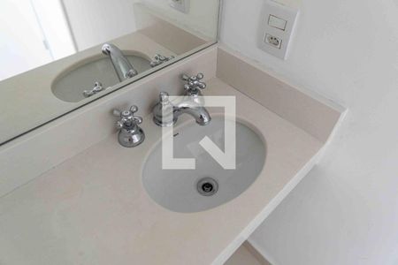 Casa de condomínio à venda com 436m², 5 quartos e 2 vagas Casa de condomínio à venda com 436m², 5 quartos e 2 vagasBanheiro da Suíte 1