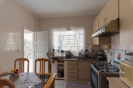 Casa à venda com 76m², 2 quartos e 2 vagas Casa à venda com 76m², 2 quartos e 2 vagasCozinha