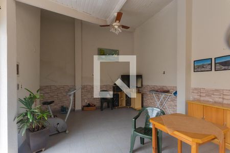 Casa à venda com 76m², 2 quartos e 2 vagas Casa à venda com 76m², 2 quartos e 2 vagasCasa 2-Salão e Churrasqueira