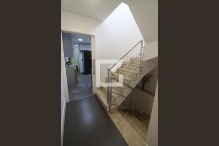 Casa à venda com 220m², 3 quartos e 3 vagasEscada