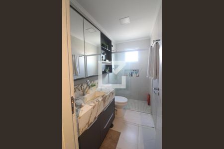 Casa à venda com 220m², 3 quartos e 3 vagasBanheiro Quarto 2 