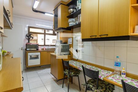 Apartamento para alugar com 140m², 3 quartos e 3 vagas Apartamento para alugar com 140m², 3 quartos e 3 vagasCozinha