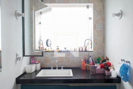 Casa à venda com 310m², 3 quartos e 2 vagas Casa à venda com 310m², 3 quartos e 2 vagasBanheiro 2