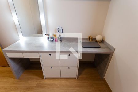 Apartamento à venda com 114m², 4 quartos e 3 vagasMesa de Escritório do Quarto 2