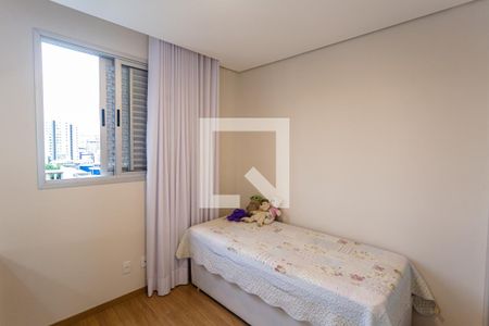 Apartamento à venda com 114m², 4 quartos e 3 vagasQuarto 2
