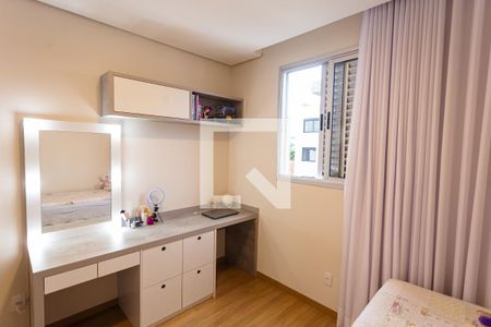 Apartamento à venda com 114m², 4 quartos e 3 vagasQuarto 2