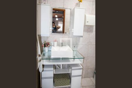 Casa à venda com 100m², 3 quartos e sem vaga Casa à venda com 100m², 3 quartos e sem vagaBanheiro