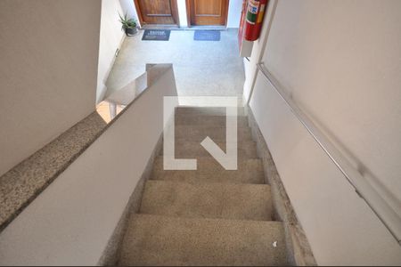 Apartamento à venda com 95m², 3 quartos e 1 vagaEscada de acesso à unidade