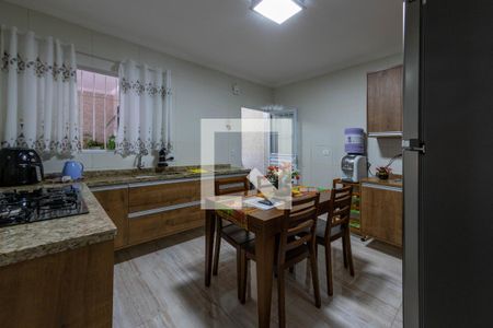 Casa à venda com 200m², 4 quartos e 2 vagas Casa à venda com 200m², 4 quartos e 2 vagasCozinha