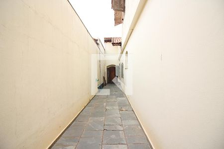 Casa à venda com 350m², 4 quartos e 2 vagasCorredor