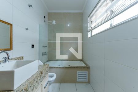Casa à venda com 180m², 4 quartos e 3 vagasBanheiro