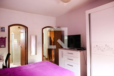Casa à venda com 180m², 4 quartos e 4 vagas Casa à venda com 180m², 4 quartos e 4 vagasQuarto