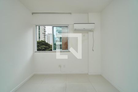 Apartamento à venda com 74m², 2 quartos e 2 vagasQuarto 2