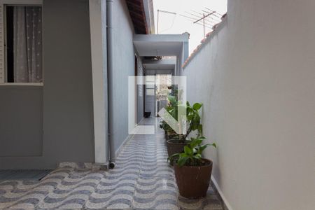 Casa à venda com 168m², 2 quartos e 2 vagas Casa à venda com 168m², 2 quartos e 2 vagasCorredor lateral