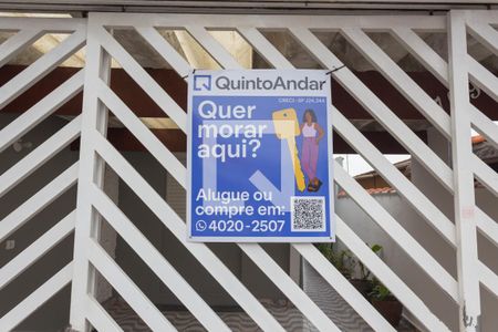 Casa à venda com 168m², 2 quartos e 2 vagas Casa à venda com 168m², 2 quartos e 2 vagasFachada