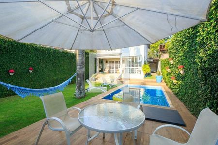 Casa à venda com 320m², 4 quartos e 3 vagas
