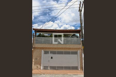 Casa à venda com 241m², 4 quartos e 3 vagas Casa à venda com 241m², 4 quartos e 3 vagasFachada